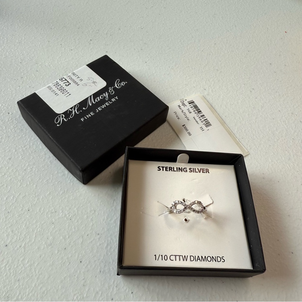 RH Macy’s & Co Sterling Silver and 1/10 carat Diamond Infinity Ring size 6